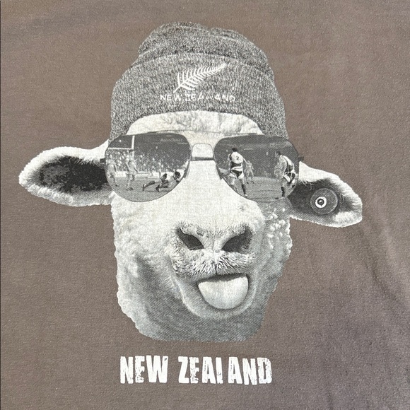 T Shirt Men’s XL Gray New Zealand Soccer Graphic Sheep Short Sleeve T-Shirt - Picture 2 of 4
